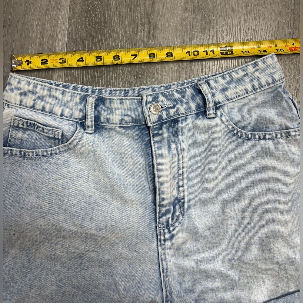 High Waisted Light Wash Denim Shorts 90s Mom Style Rolled Hem Women’s Size Large - Picture 6 of 8